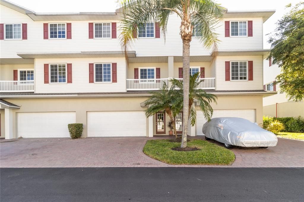 For Sale: $339,900 (4 beds, 3 baths, 2604 Square Feet)