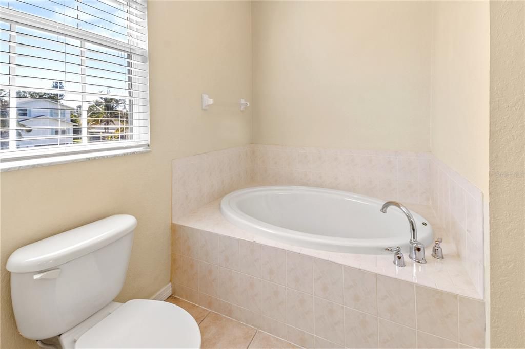 For Sale: $339,900 (4 beds, 3 baths, 2604 Square Feet)