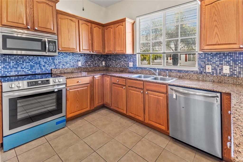 For Sale: $339,900 (4 beds, 3 baths, 2604 Square Feet)