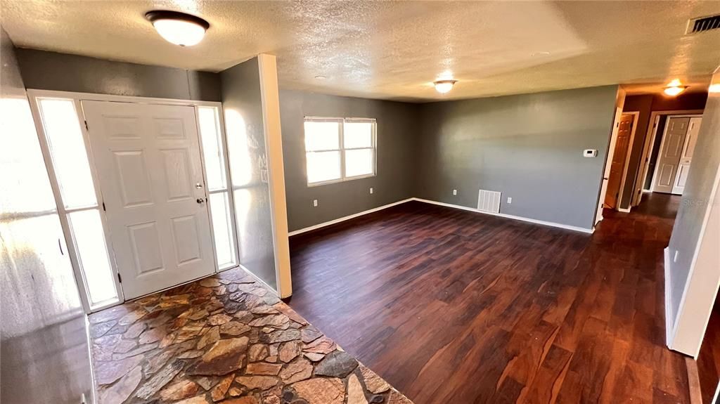 В аренду: $2,149 (3 спален, 2 ванн, 1686 Квадратных фут)