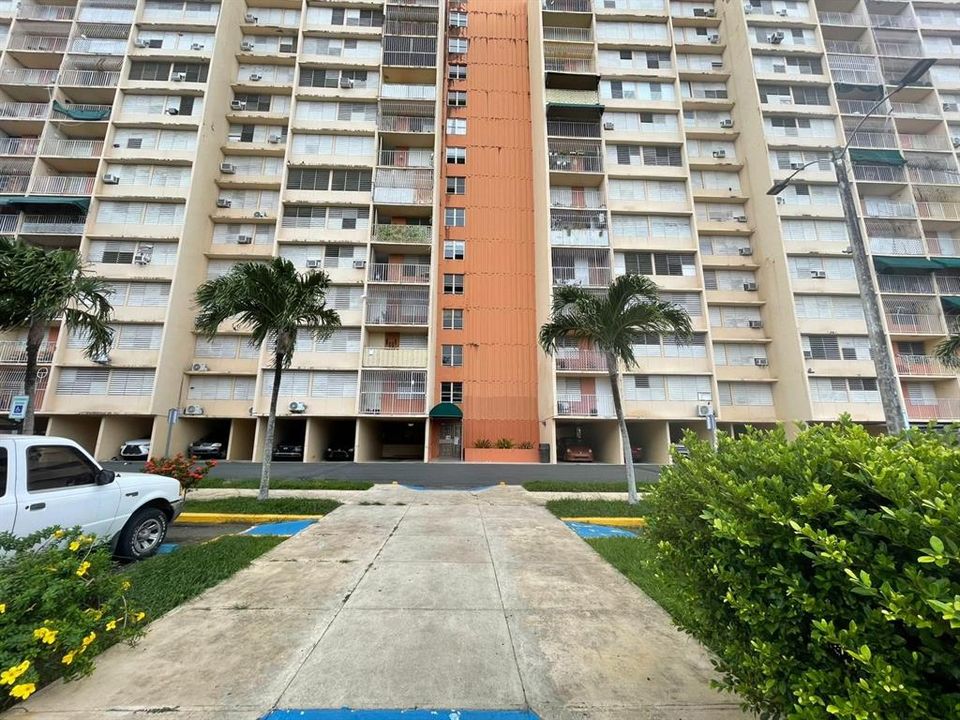 For Sale: $80,000 (3 beds, 1 baths, 907 Square Feet)