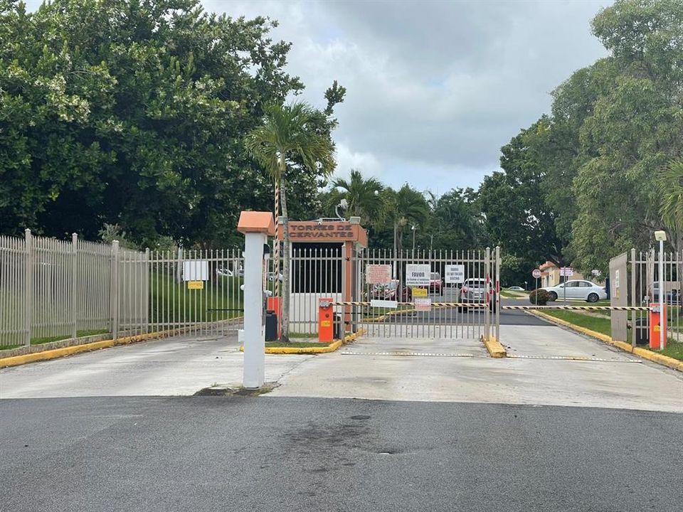 For Sale: $80,000 (3 beds, 1 baths, 907 Square Feet)