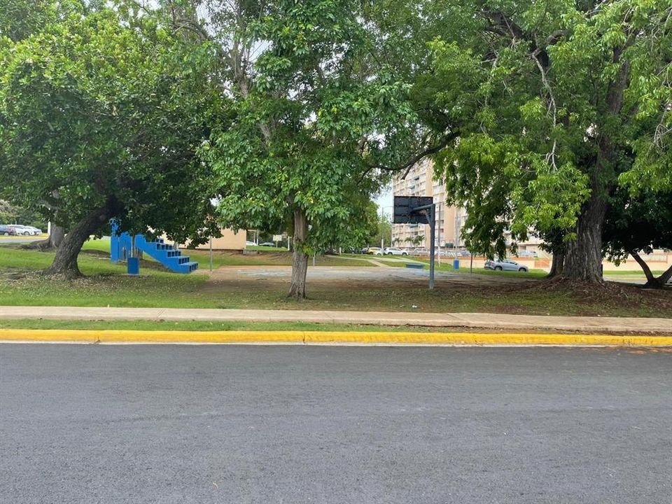 For Sale: $80,000 (3 beds, 1 baths, 907 Square Feet)