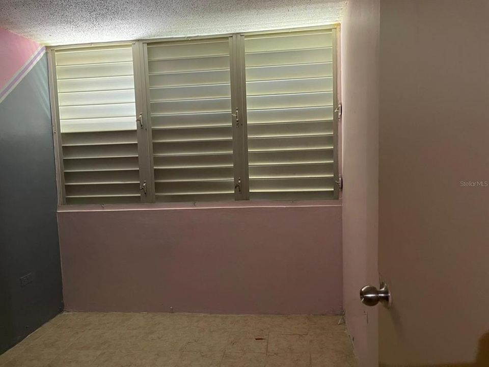 For Sale: $80,000 (3 beds, 1 baths, 907 Square Feet)