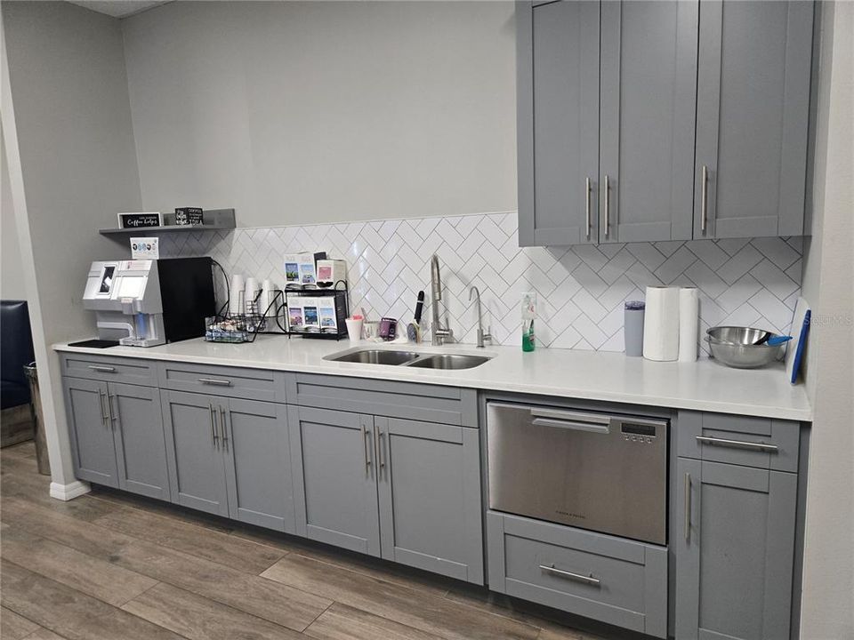 合同活跃: $3,749,900 (0 贝兹, 0 浴室, 17291 平方英尺)