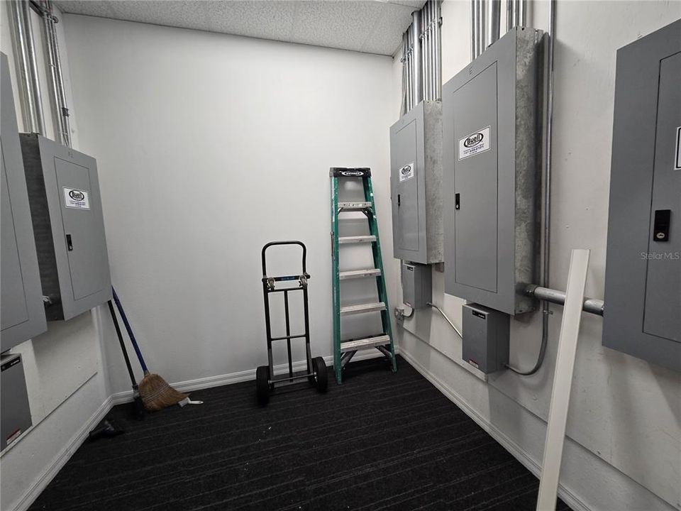 合同活跃: $3,749,900 (0 贝兹, 0 浴室, 17291 平方英尺)