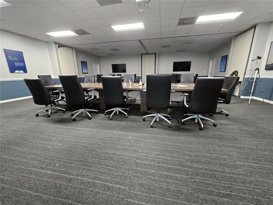 合同活跃: $3,749,900 (0 贝兹, 0 浴室, 17291 平方英尺)