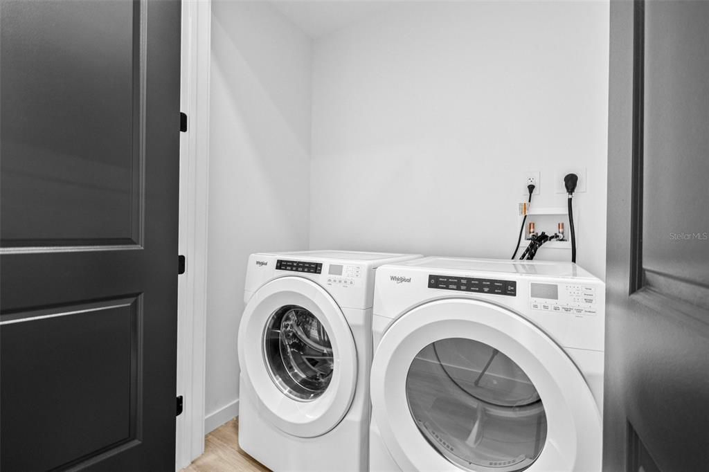For Rent: $6,995 (3 beds, 3 baths, 1891 Square Feet)