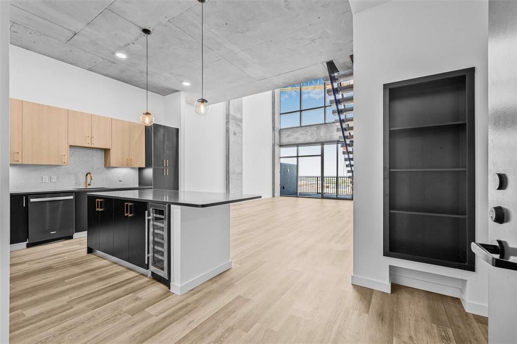 For Rent: $6,995 (3 beds, 3 baths, 1891 Square Feet)