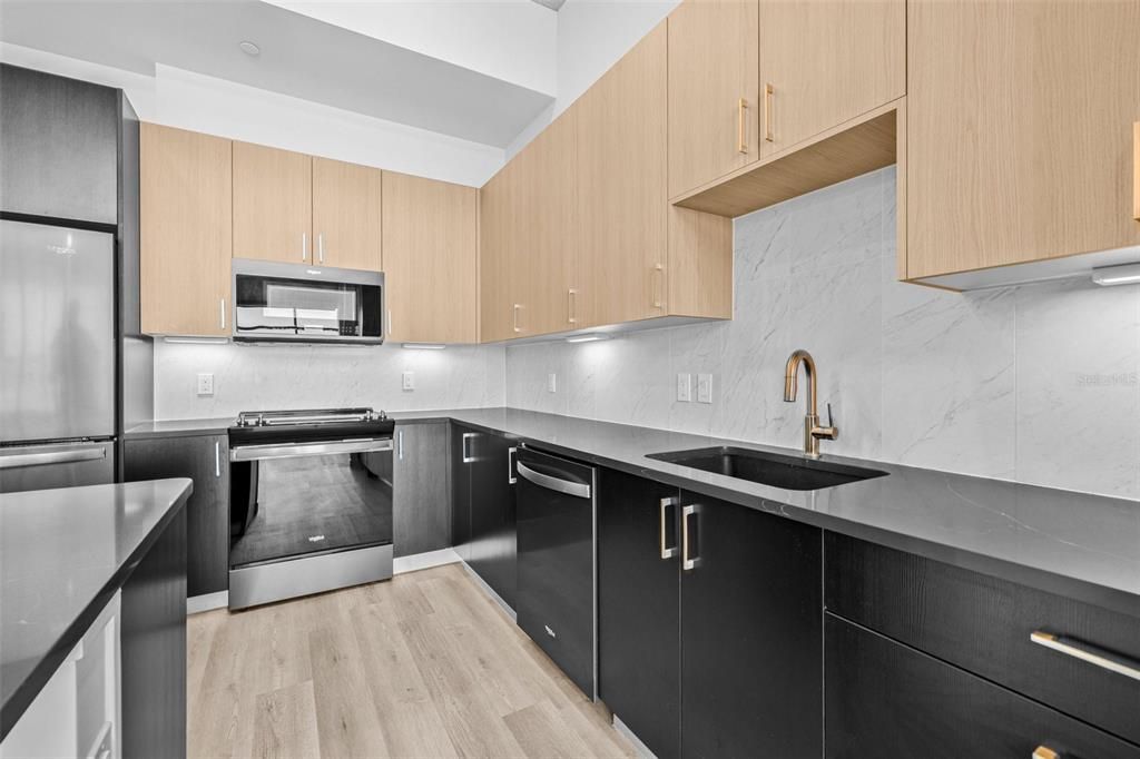 For Rent: $6,995 (3 beds, 3 baths, 1891 Square Feet)