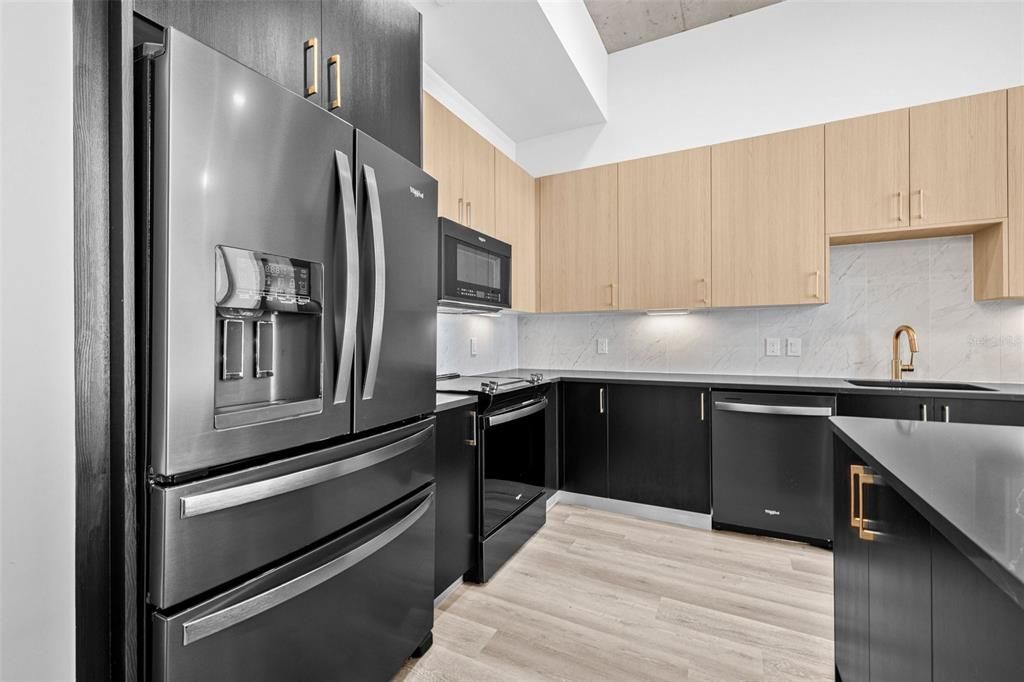 For Rent: $6,995 (3 beds, 3 baths, 1891 Square Feet)