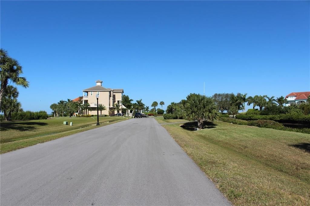 En Venta: $1,150,000 (0.34 acres)