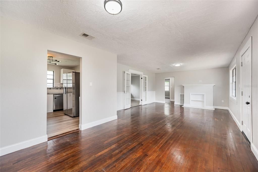 На продажу: $200,000 (2 спален, 1 ванн, 1096 Квадратных фут)