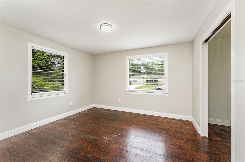 На продажу: $200,000 (2 спален, 1 ванн, 1096 Квадратных фут)