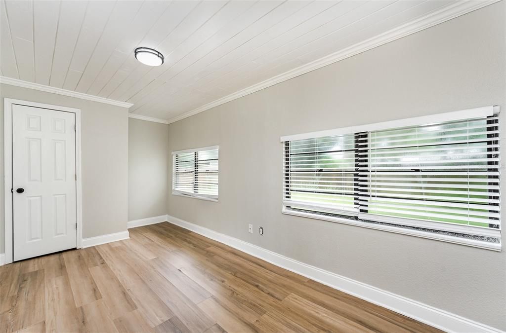 На продажу: $200,000 (2 спален, 1 ванн, 1096 Квадратных фут)