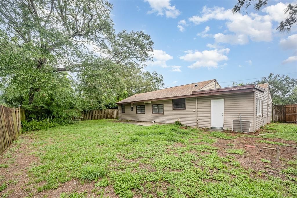 На продажу: $200,000 (2 спален, 1 ванн, 1096 Квадратных фут)