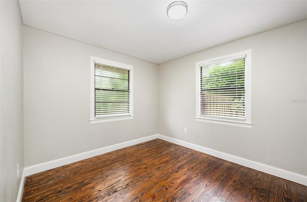 На продажу: $200,000 (2 спален, 1 ванн, 1096 Квадратных фут)