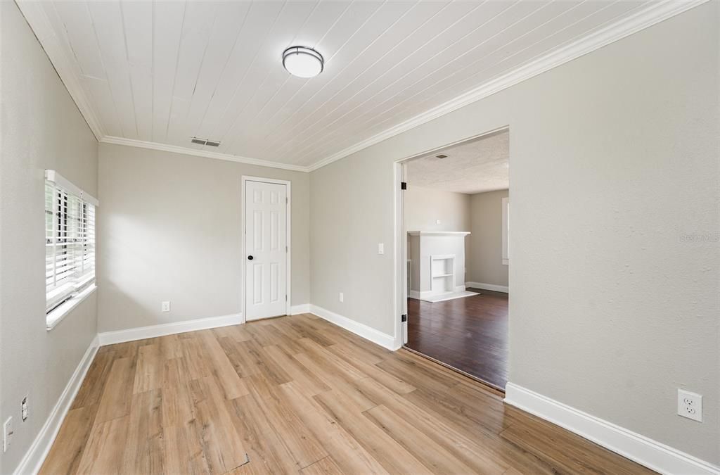 На продажу: $200,000 (2 спален, 1 ванн, 1096 Квадратных фут)