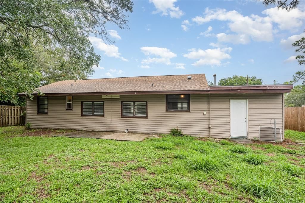 На продажу: $200,000 (2 спален, 1 ванн, 1096 Квадратных фут)