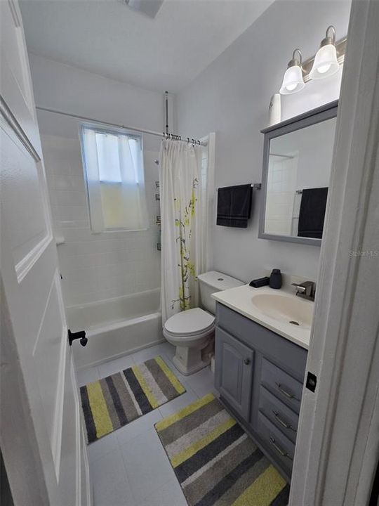 For Sale: $450,000 (2 beds, 1 baths, 1004 Square Feet)