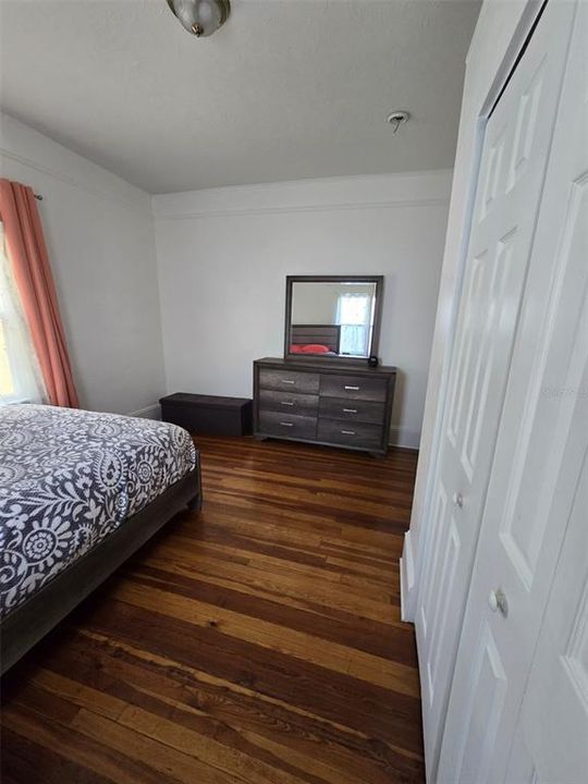 For Sale: $450,000 (2 beds, 1 baths, 1004 Square Feet)