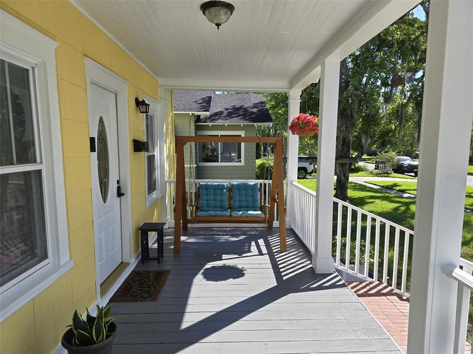 For Sale: $450,000 (2 beds, 1 baths, 1004 Square Feet)