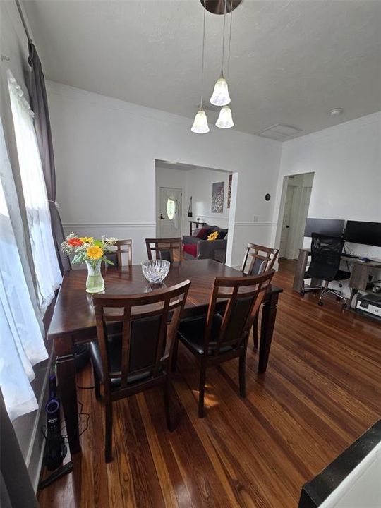 For Sale: $450,000 (2 beds, 1 baths, 1004 Square Feet)