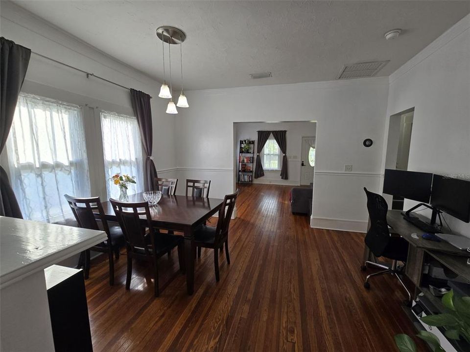For Sale: $450,000 (2 beds, 1 baths, 1004 Square Feet)