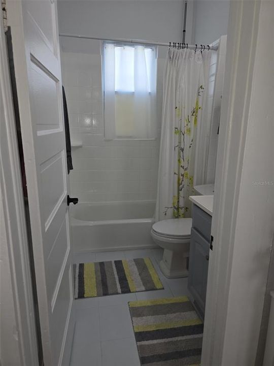 For Sale: $450,000 (2 beds, 1 baths, 1004 Square Feet)