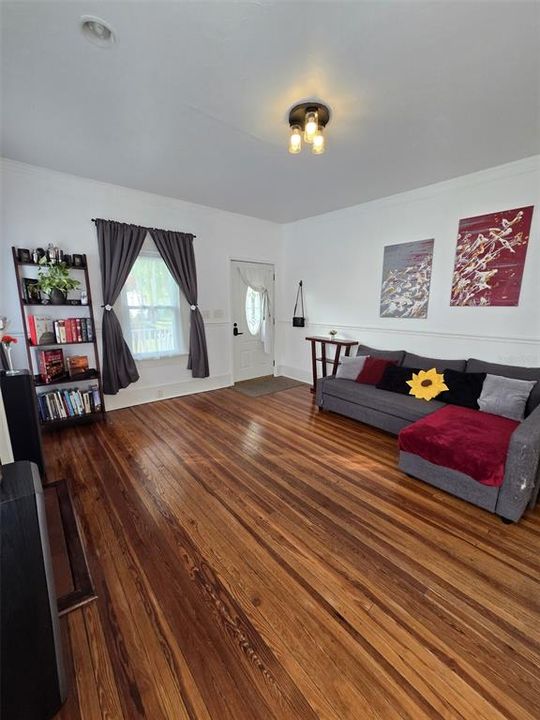For Sale: $450,000 (2 beds, 1 baths, 1004 Square Feet)
