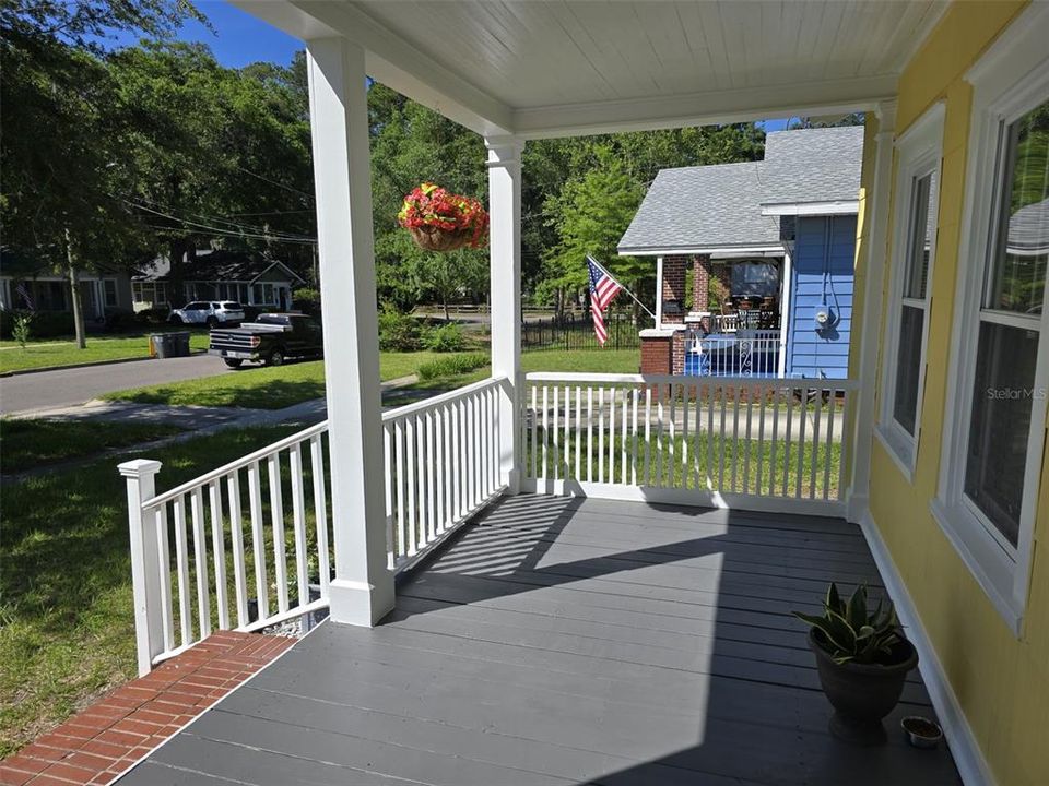 For Sale: $450,000 (2 beds, 1 baths, 1004 Square Feet)