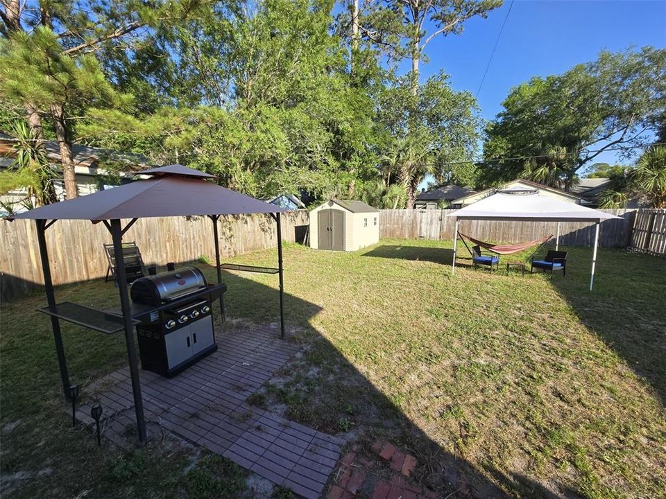 For Sale: $450,000 (2 beds, 1 baths, 1004 Square Feet)