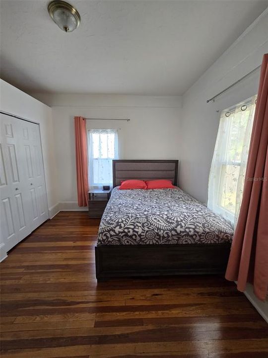For Sale: $450,000 (2 beds, 1 baths, 1004 Square Feet)