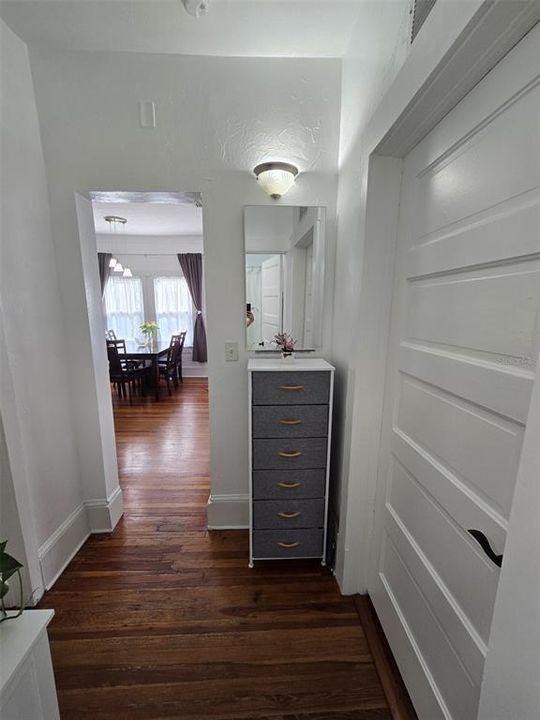 For Sale: $450,000 (2 beds, 1 baths, 1004 Square Feet)