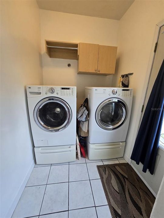 For Sale: $450,000 (2 beds, 1 baths, 1004 Square Feet)