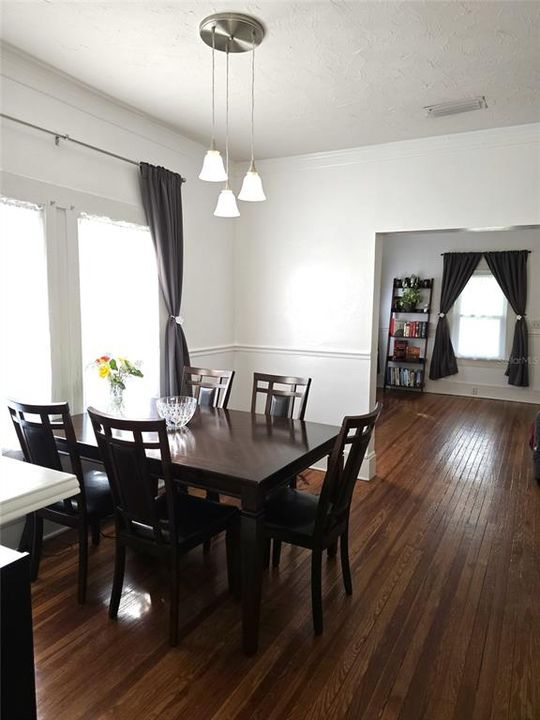 For Sale: $450,000 (2 beds, 1 baths, 1004 Square Feet)