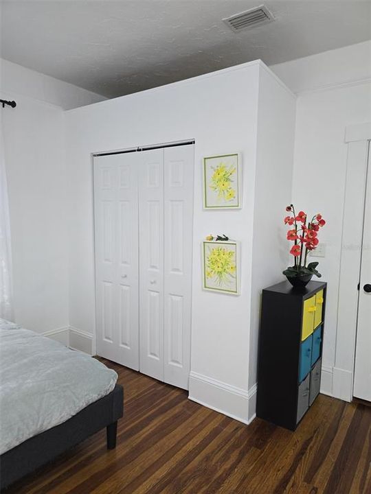 For Sale: $450,000 (2 beds, 1 baths, 1004 Square Feet)