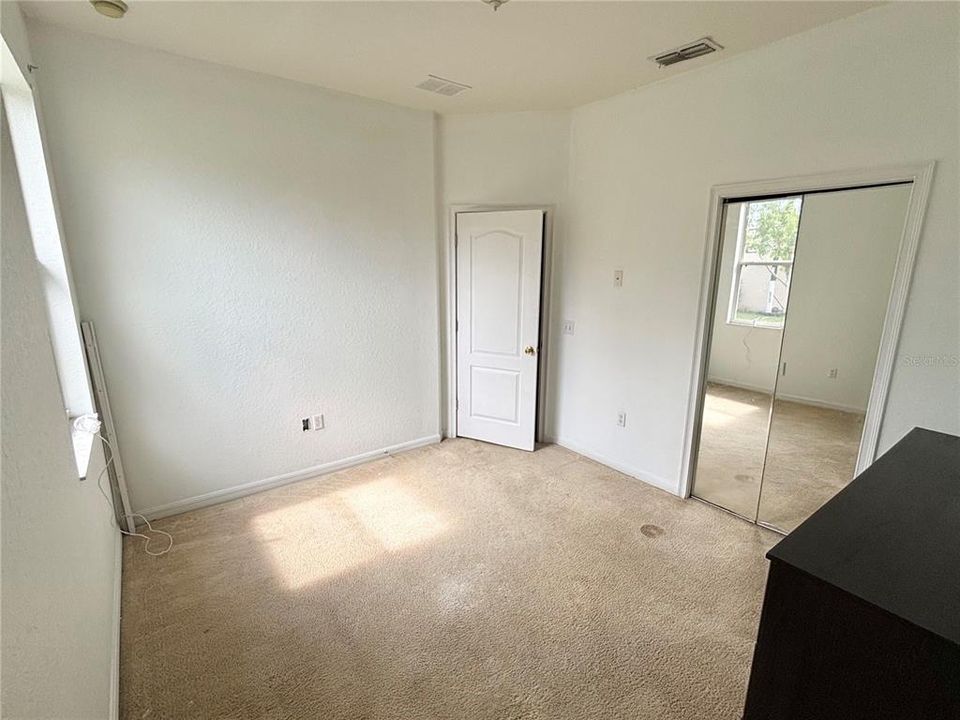 Под контрактом: $370,000 (4 спален, 3 ванн, 1861 Квадратных фут)