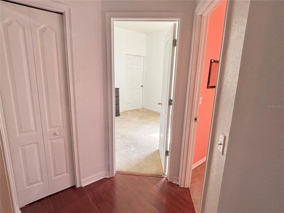 Под контрактом: $370,000 (4 спален, 3 ванн, 1861 Квадратных фут)