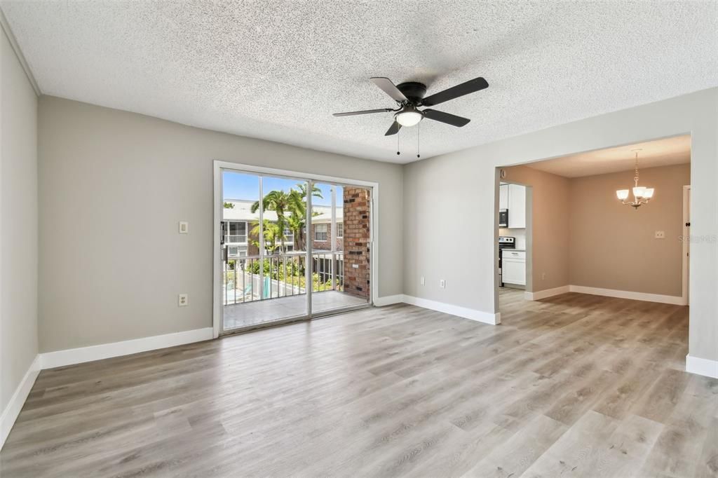 Active With Contract: $185,000 (2 beds, 2 baths, 1075 Square Feet)