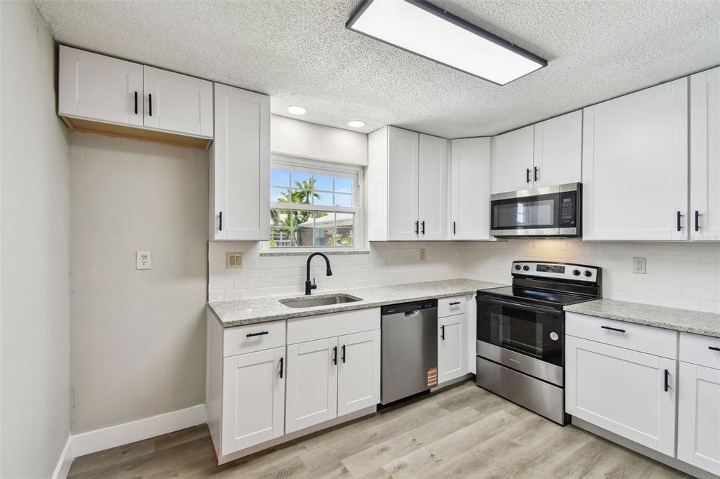 Active With Contract: $185,000 (2 beds, 2 baths, 1075 Square Feet)