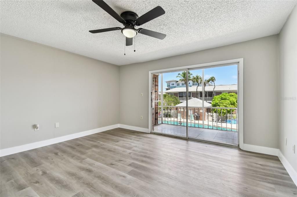 Active With Contract: $185,000 (2 beds, 2 baths, 1075 Square Feet)