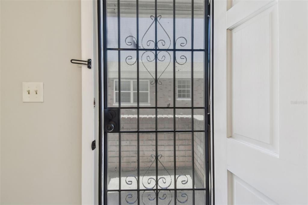 Active With Contract: $185,000 (2 beds, 2 baths, 1075 Square Feet)