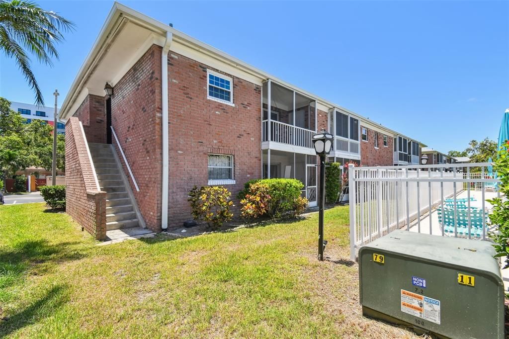 Active With Contract: $185,000 (2 beds, 2 baths, 1075 Square Feet)