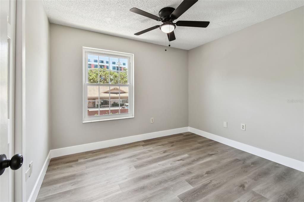 Active With Contract: $185,000 (2 beds, 2 baths, 1075 Square Feet)