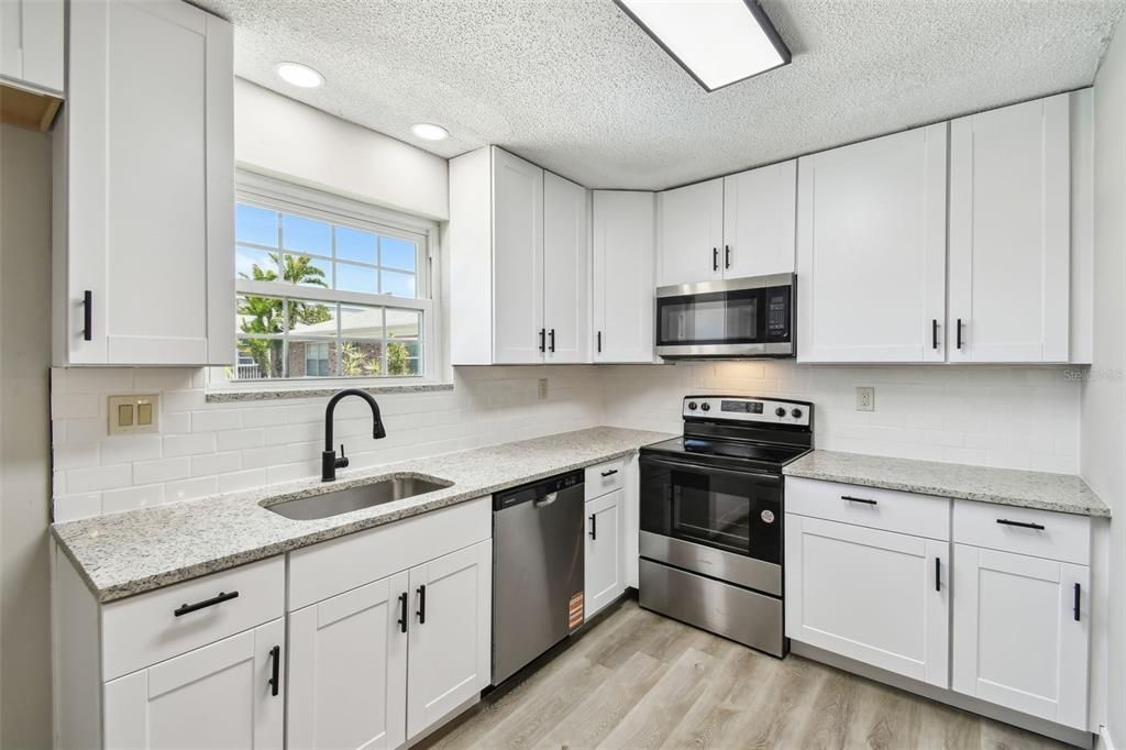 Active With Contract: $185,000 (2 beds, 2 baths, 1075 Square Feet)