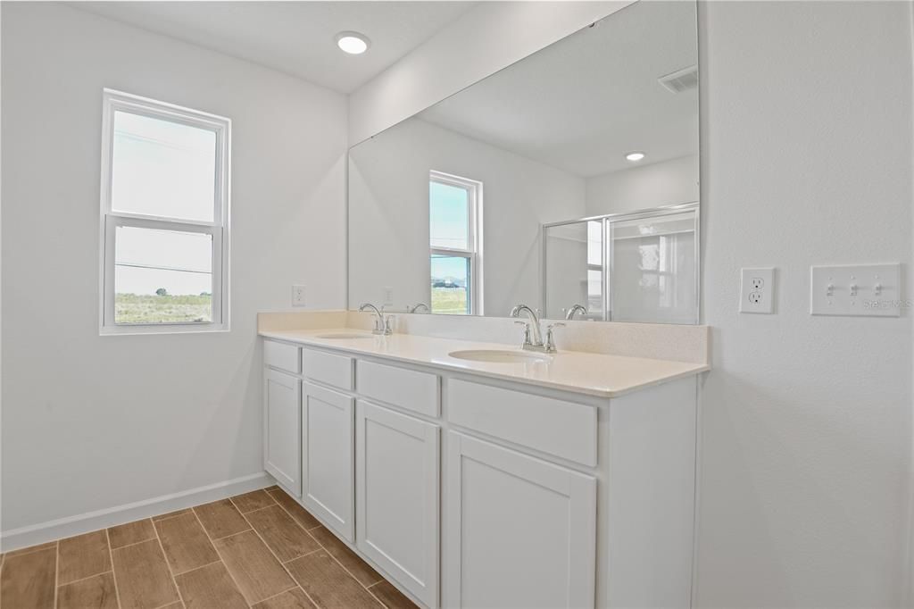 Active With Contract: $436,643 (5 beds, 3 baths, 3030 Square Feet)