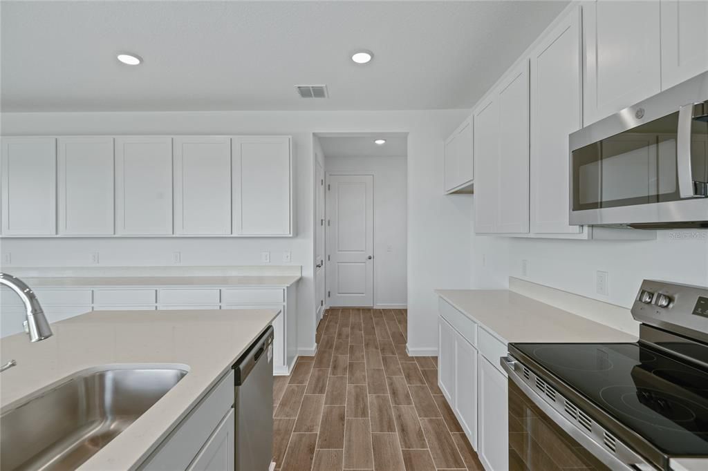 Active With Contract: $436,643 (5 beds, 3 baths, 3030 Square Feet)