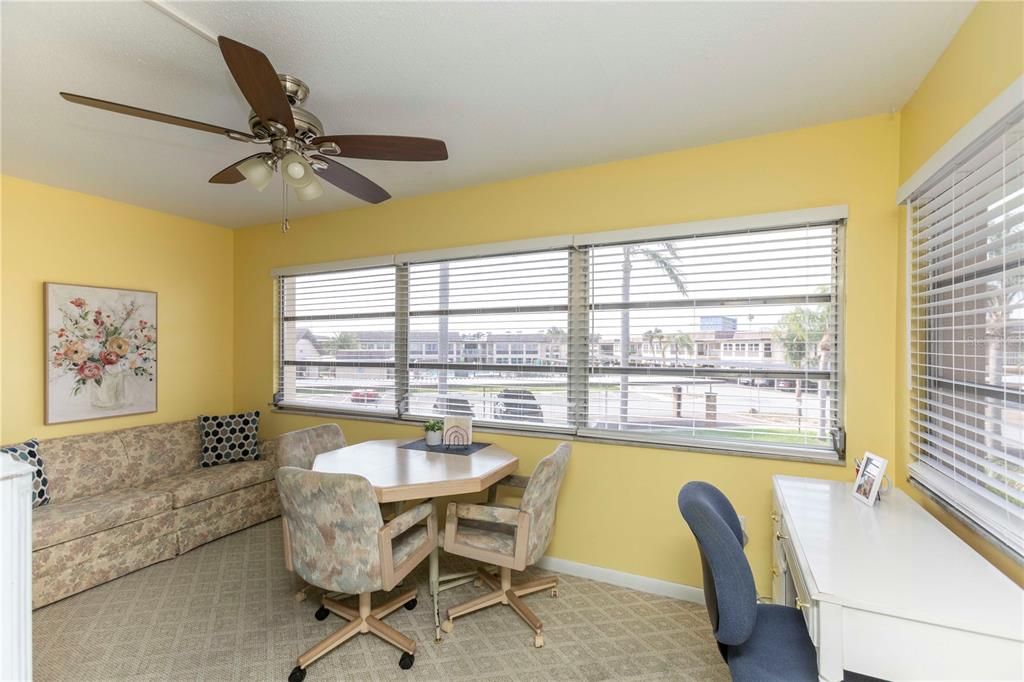 待售: $99,000 (1 贝兹, 1 浴室, 732 平方英尺)