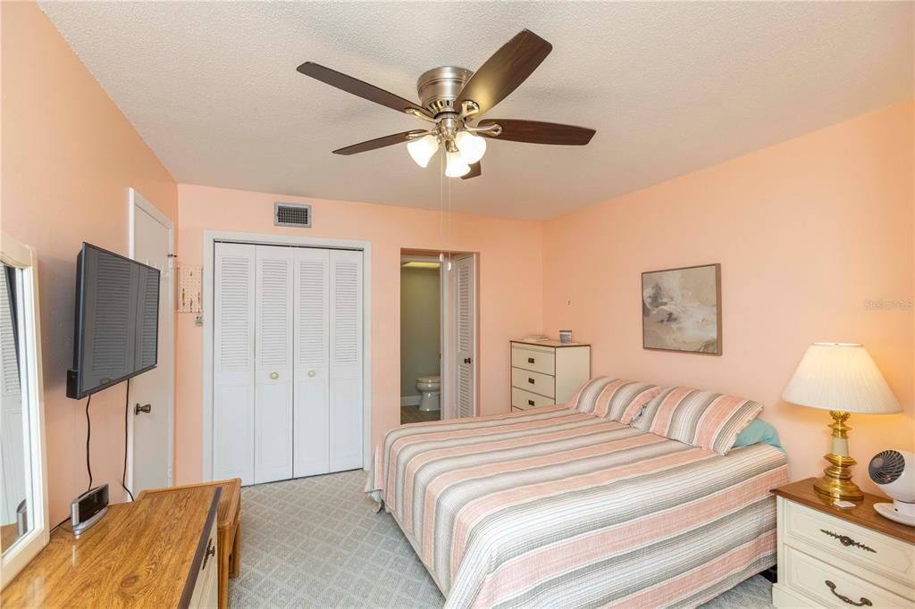 待售: $99,000 (1 贝兹, 1 浴室, 732 平方英尺)